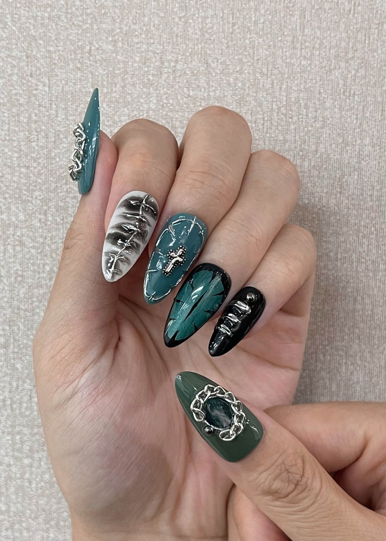 Emerald Rebellion - Handmade Press on Nails by Clawcreature - Handmade Press - on Nails