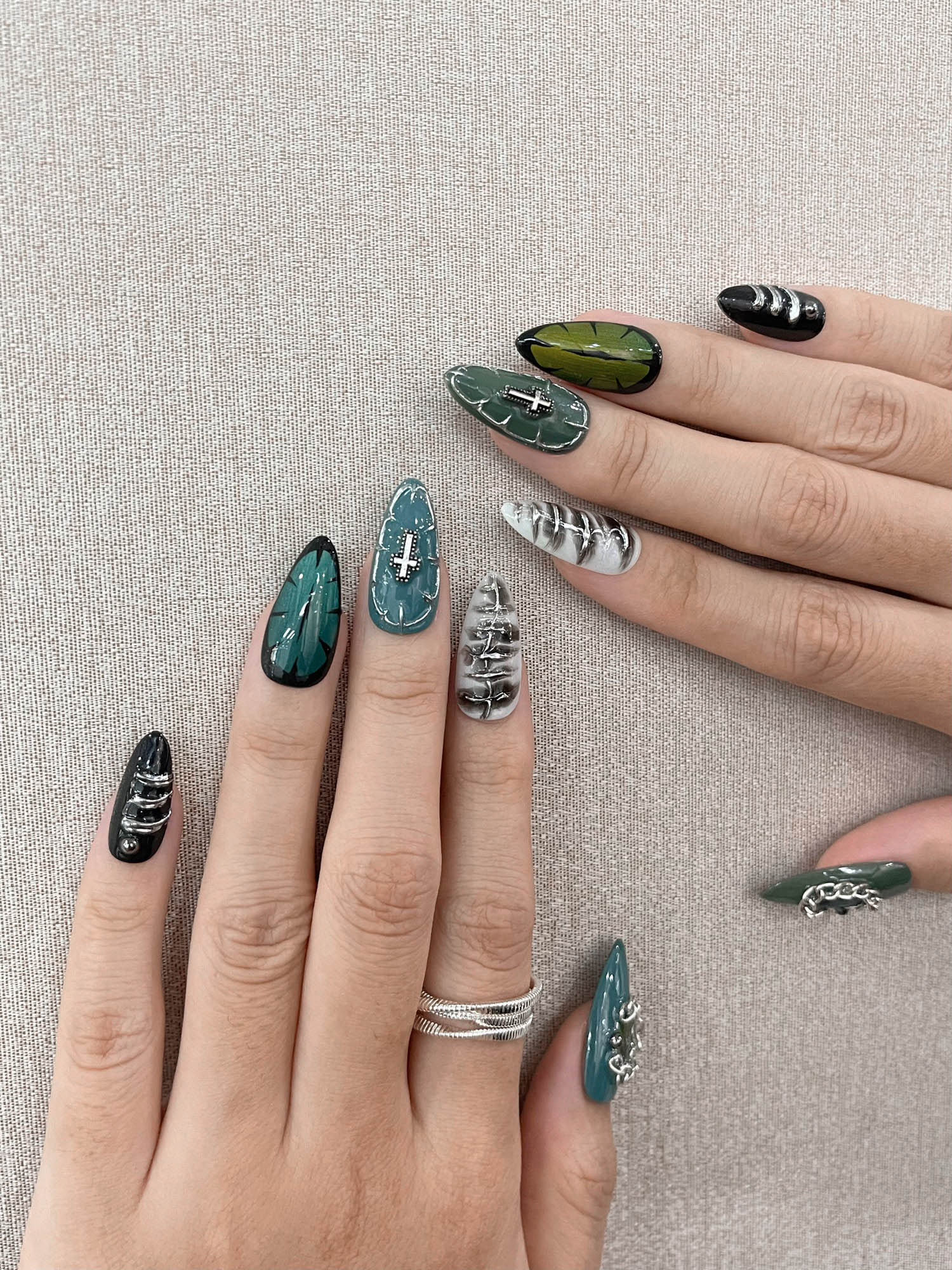 Emerald Rebellion - Handmade Press on Nails by Clawcreature - Handmade Press - on Nails