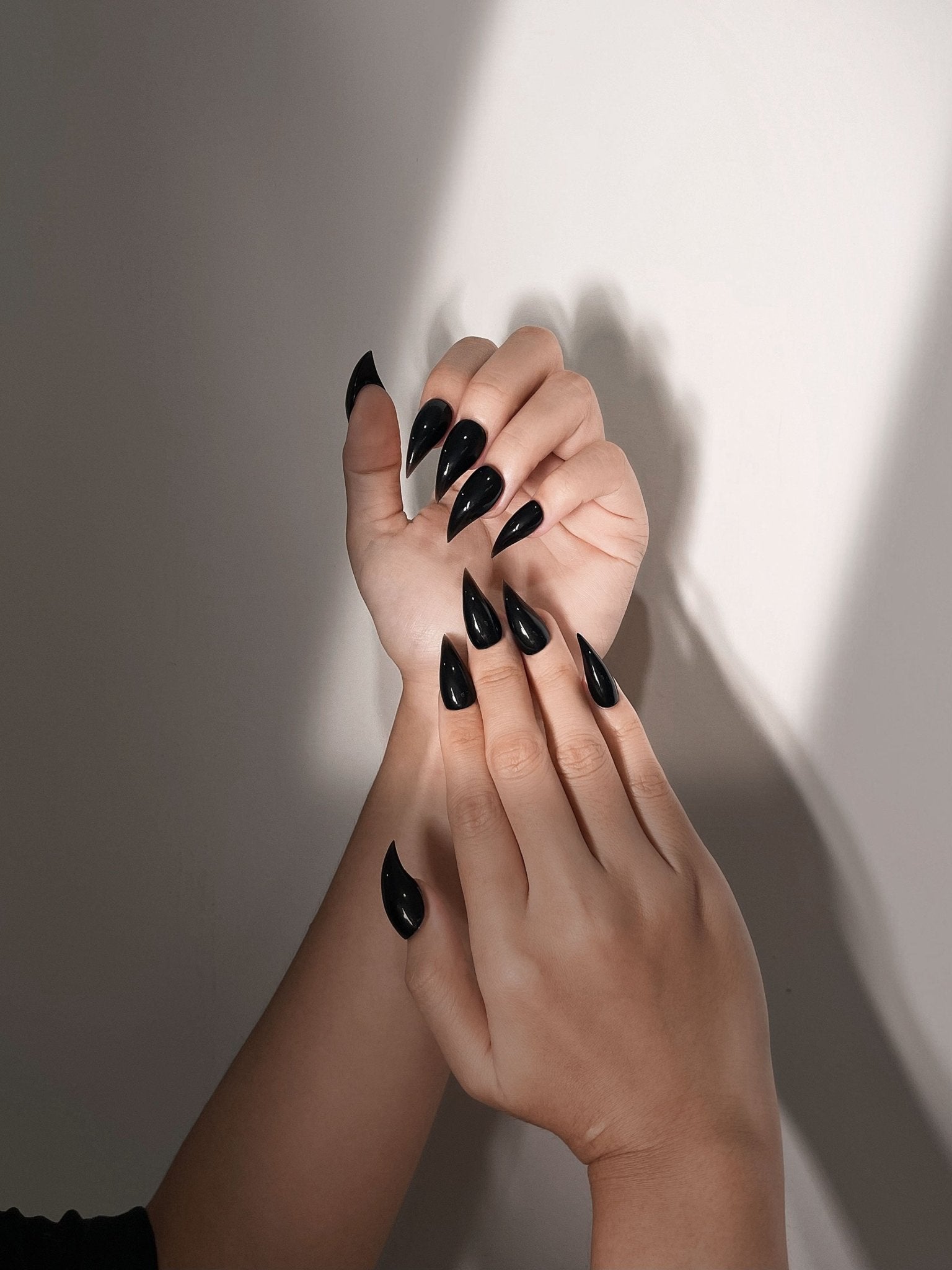 Raven Claw - Handmade Press on Nails by Clawcreature - Handmade Press - on Nails