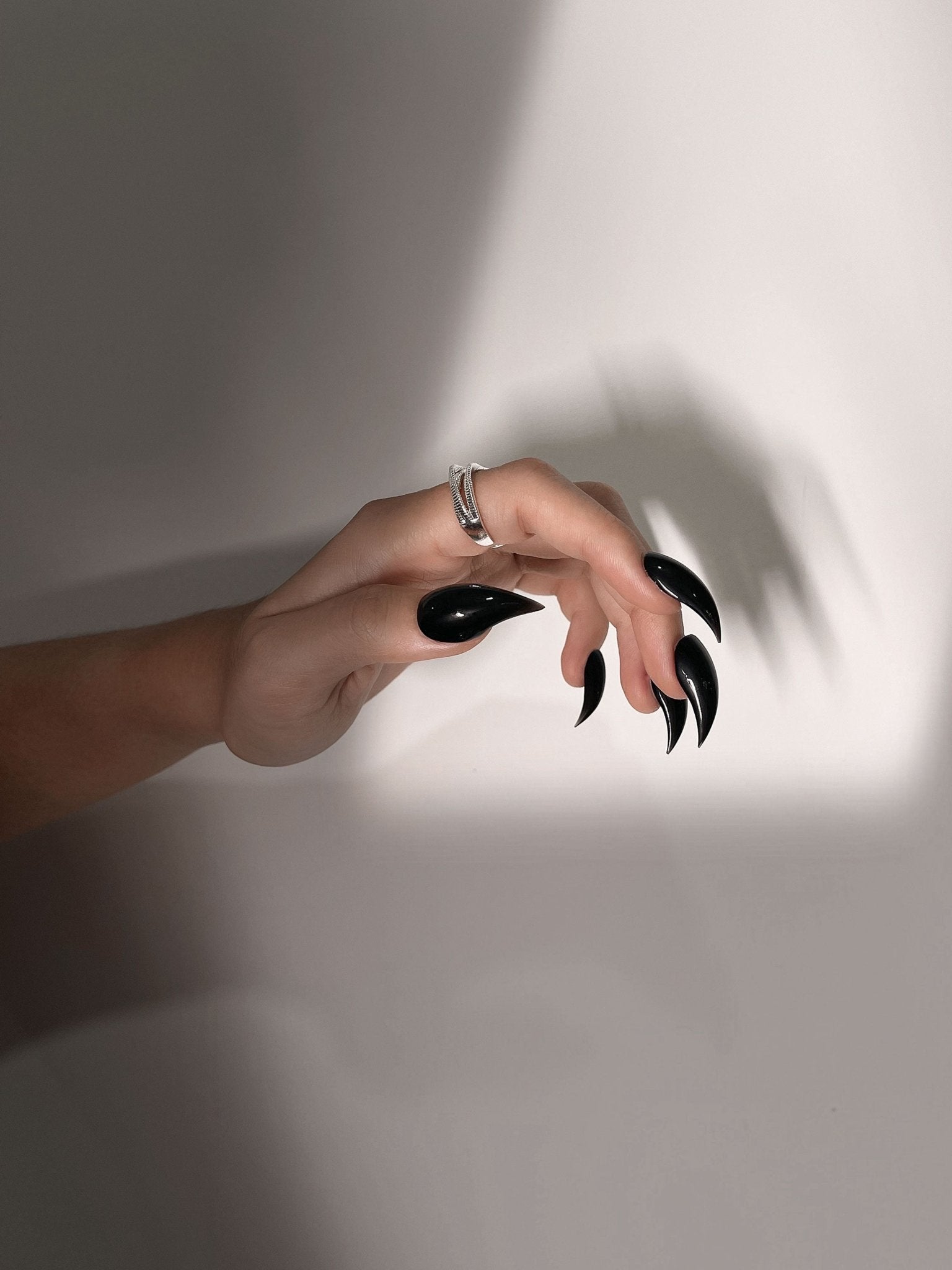 Raven Claw - Handmade Press on Nails by Clawcreature - Handmade Press - on Nails