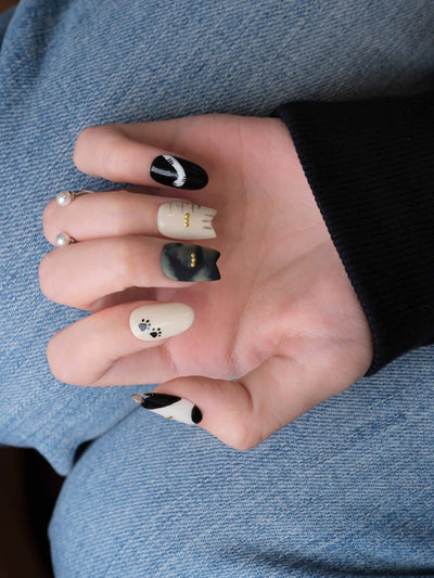 Daisy the Cat - Handmade Press on Nails by Clawcreature - Handmade Press - on Nails