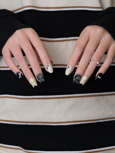 Daisy the Cat - Handmade Press on Nails by Clawcreature - Handmade Press - on Nails